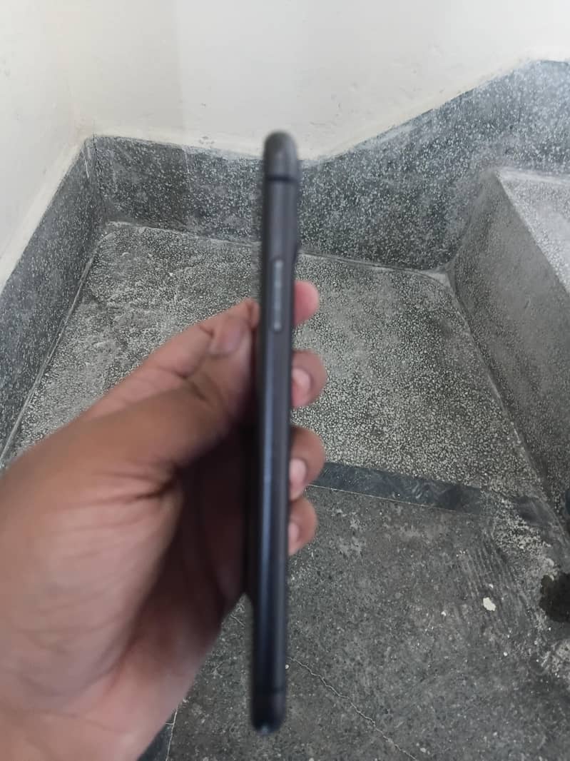 Apple iPhone 11 0