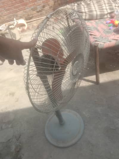 Soler or battery dono py chalta ha 12 watt