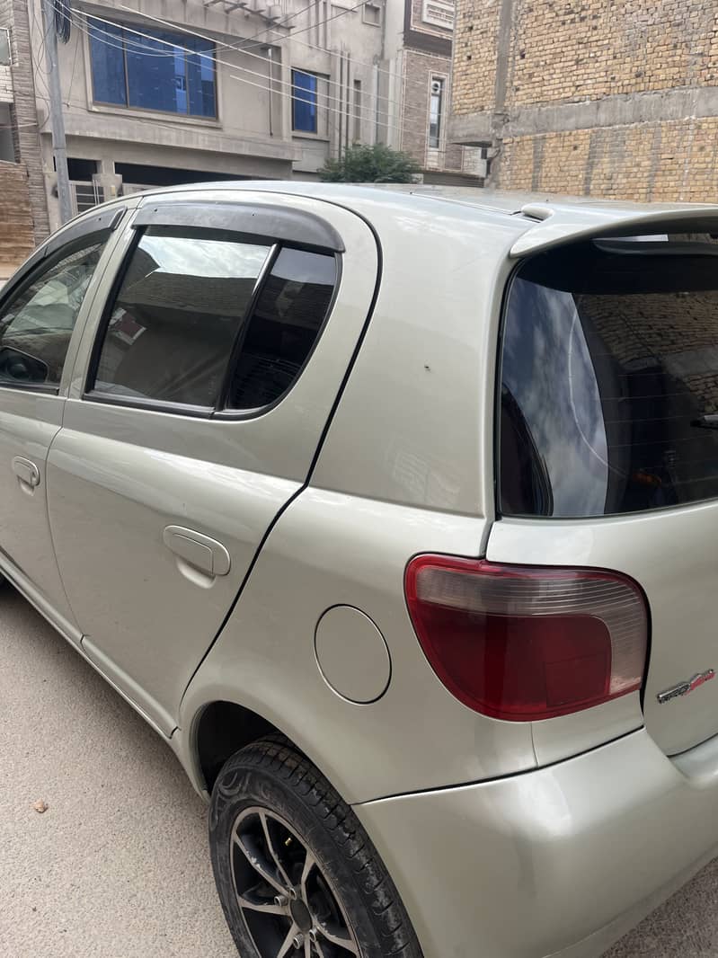 Vitz 2001 model 2