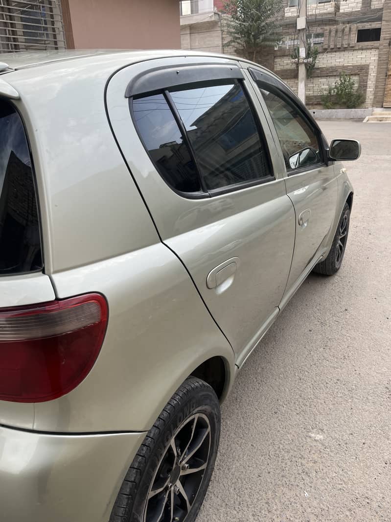 Vitz 2001 model 3