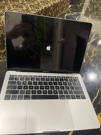 Mac book pro 2017 8-256gb