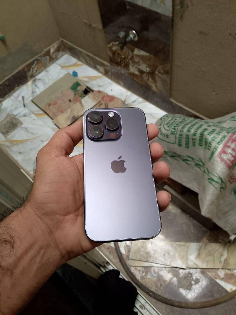Apple iPhone 14 Pro 1