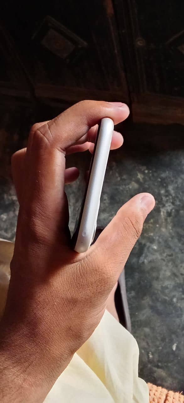 Apple iPhone 11 3