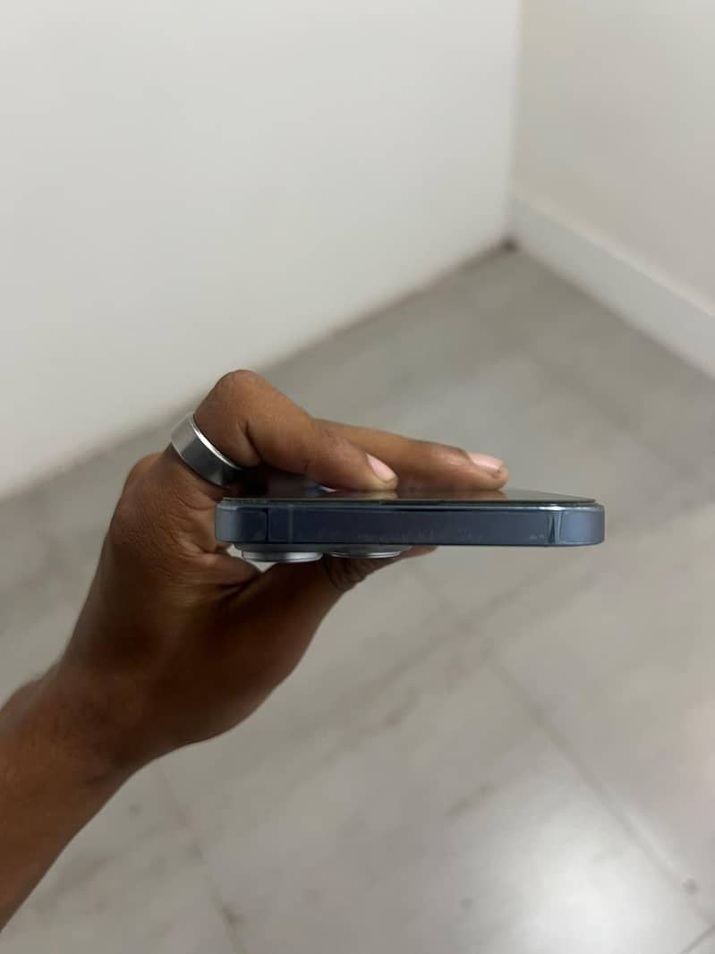BApple iPhone 13 Pro Max 0
