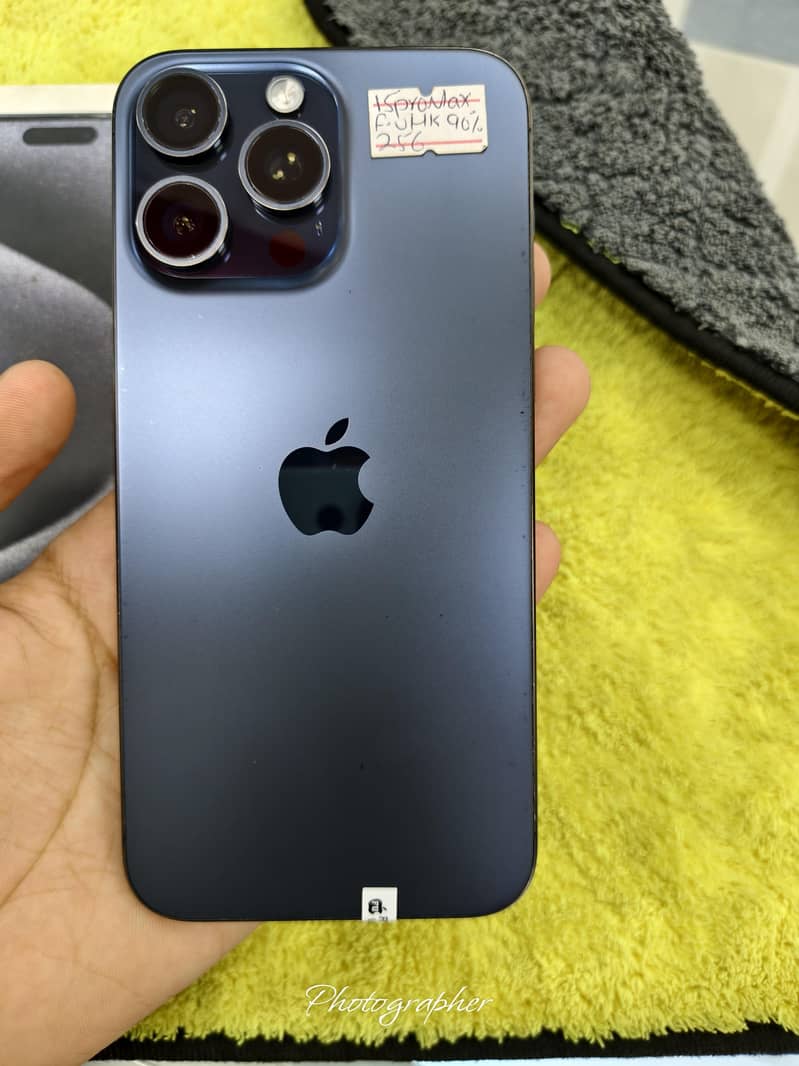 Apple iPhone 15 Pro Max 6