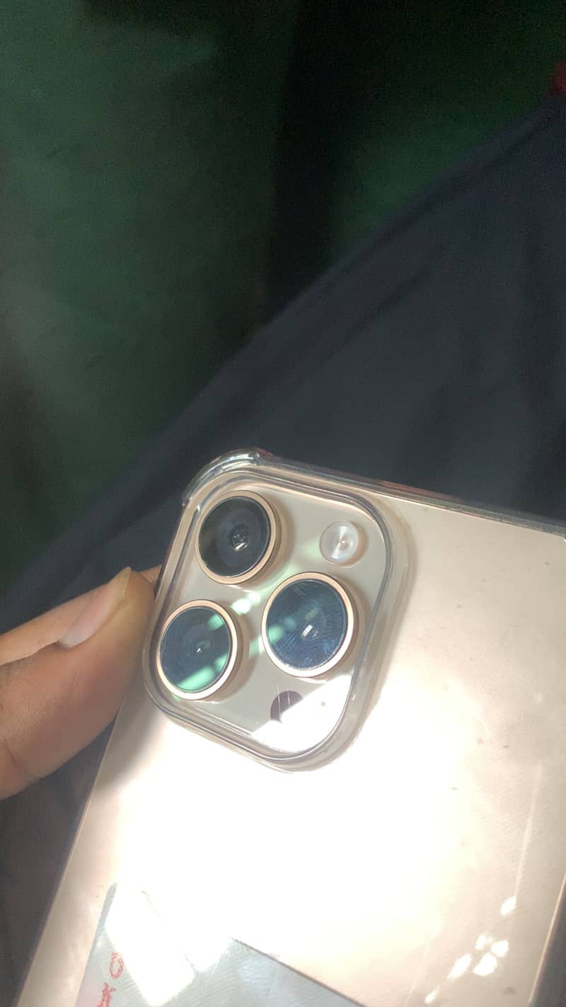 Apple iPhone 16 Pro Max 3