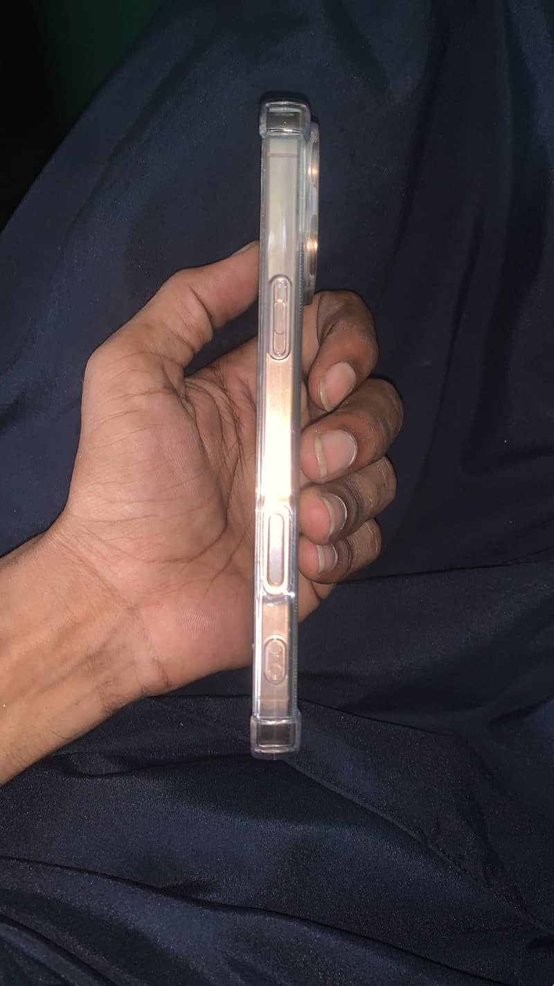Apple iPhone 16 Pro Max 6