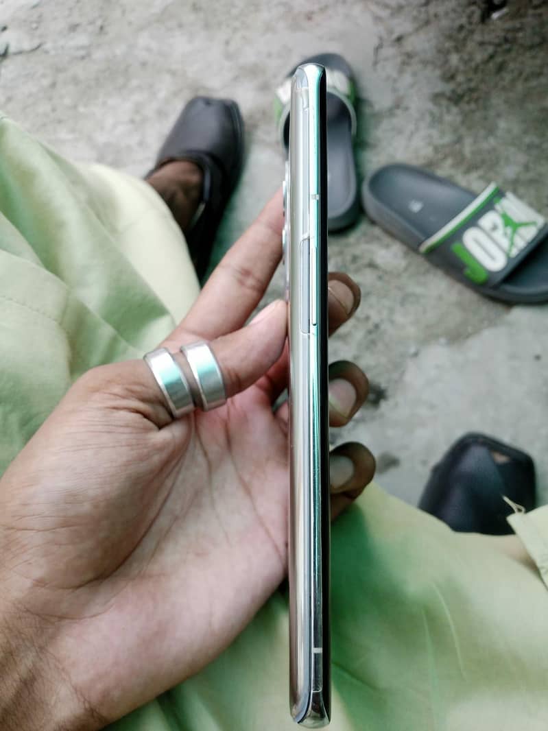 One Plus 9 Pro 5G 4