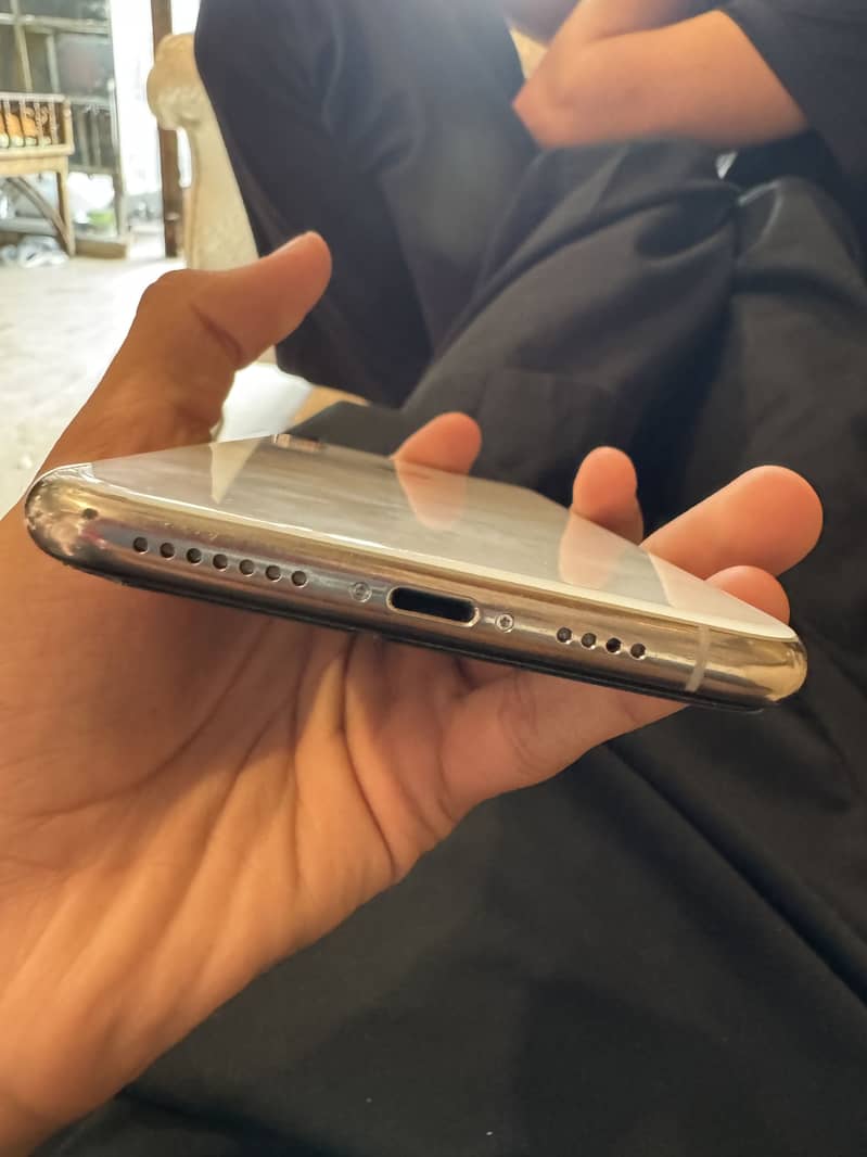 Iphone x s max 4