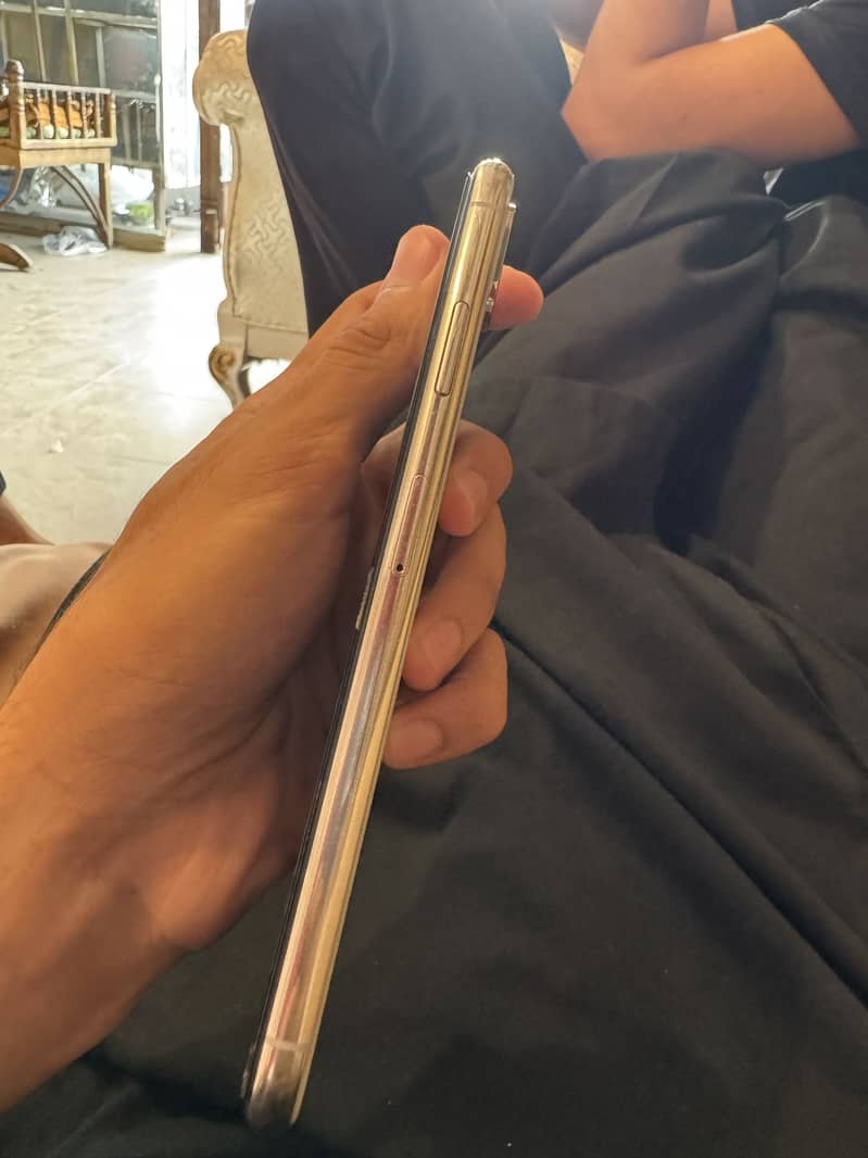 Iphone x s max 5