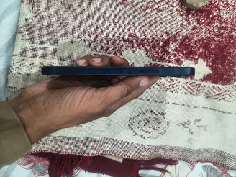 Apple iPhone 12 3