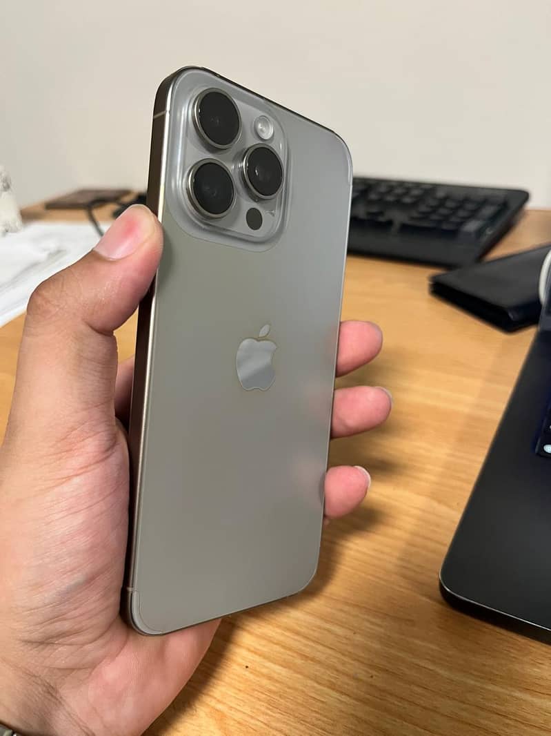 Apple iPhone 15 Pro Max 0