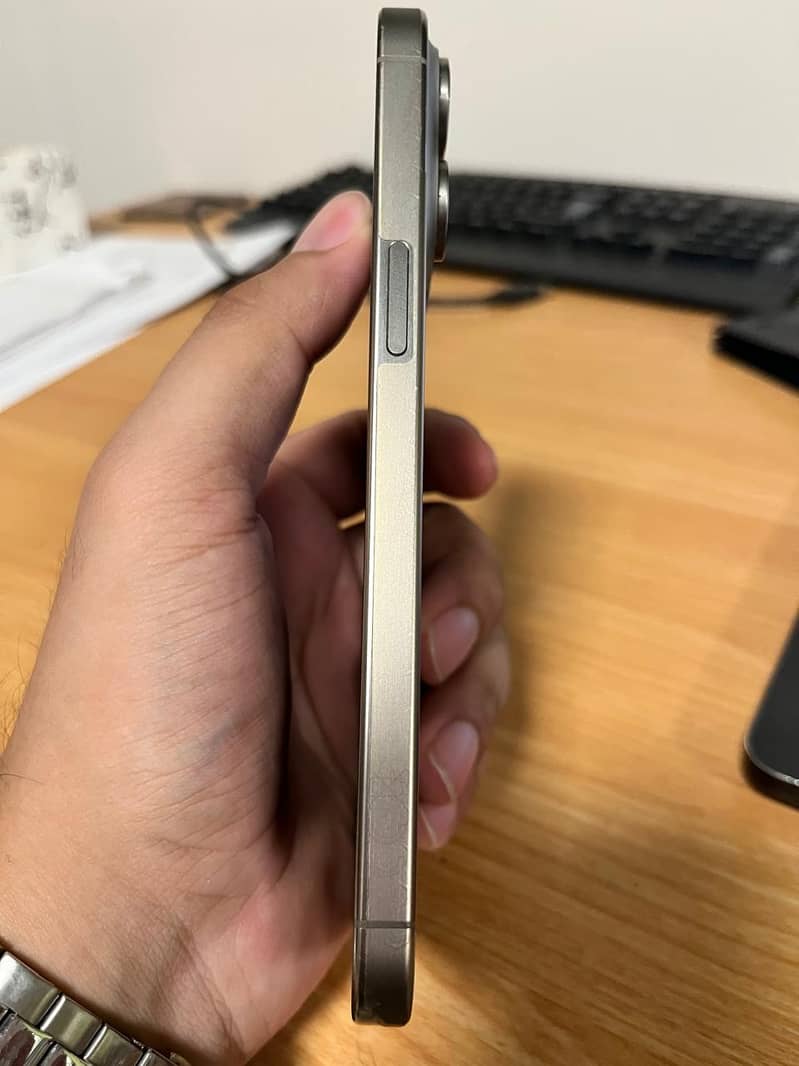 Apple iPhone 15 Pro Max 2