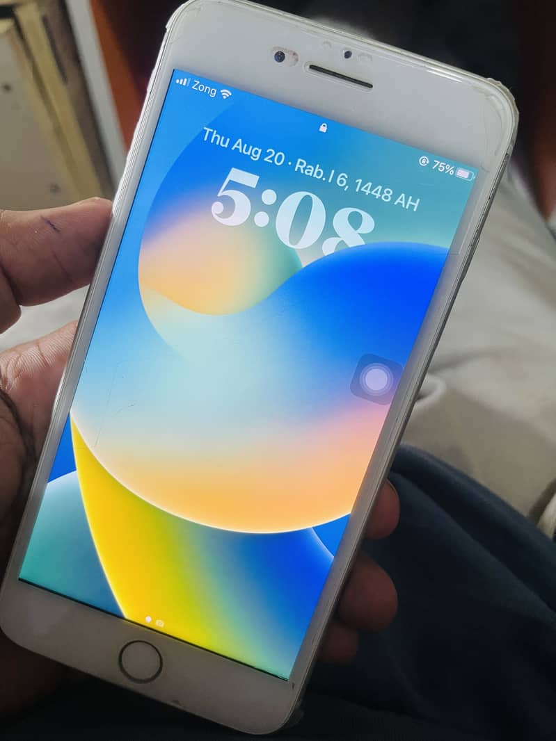 Apple iPhone 8 Plus 0