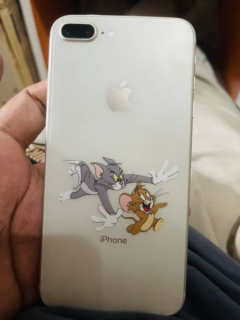 Apple iPhone 8 Plus 1