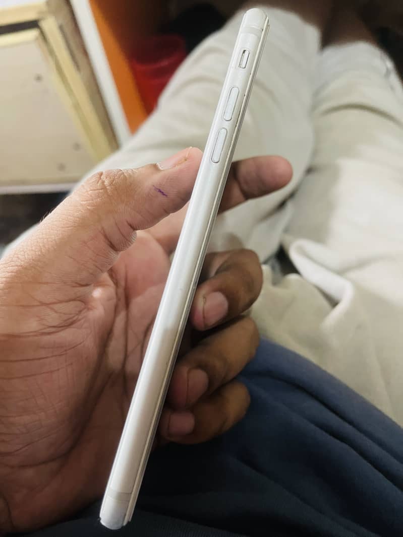 Apple iPhone 8 Plus 2