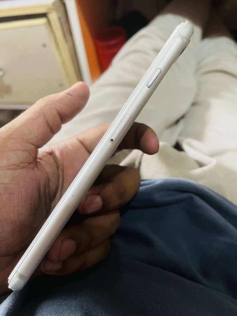 Apple iPhone 8 Plus 3