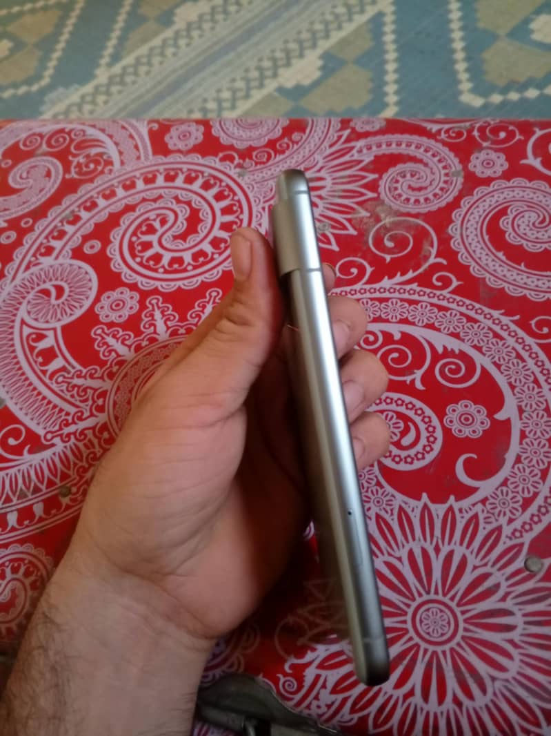 Google Pixel 8 4