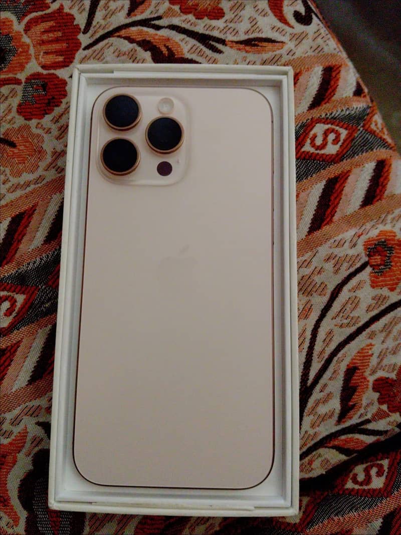 • IPHONE 16 PRO MAX 1