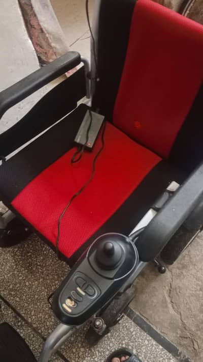 Electric wheelchair 