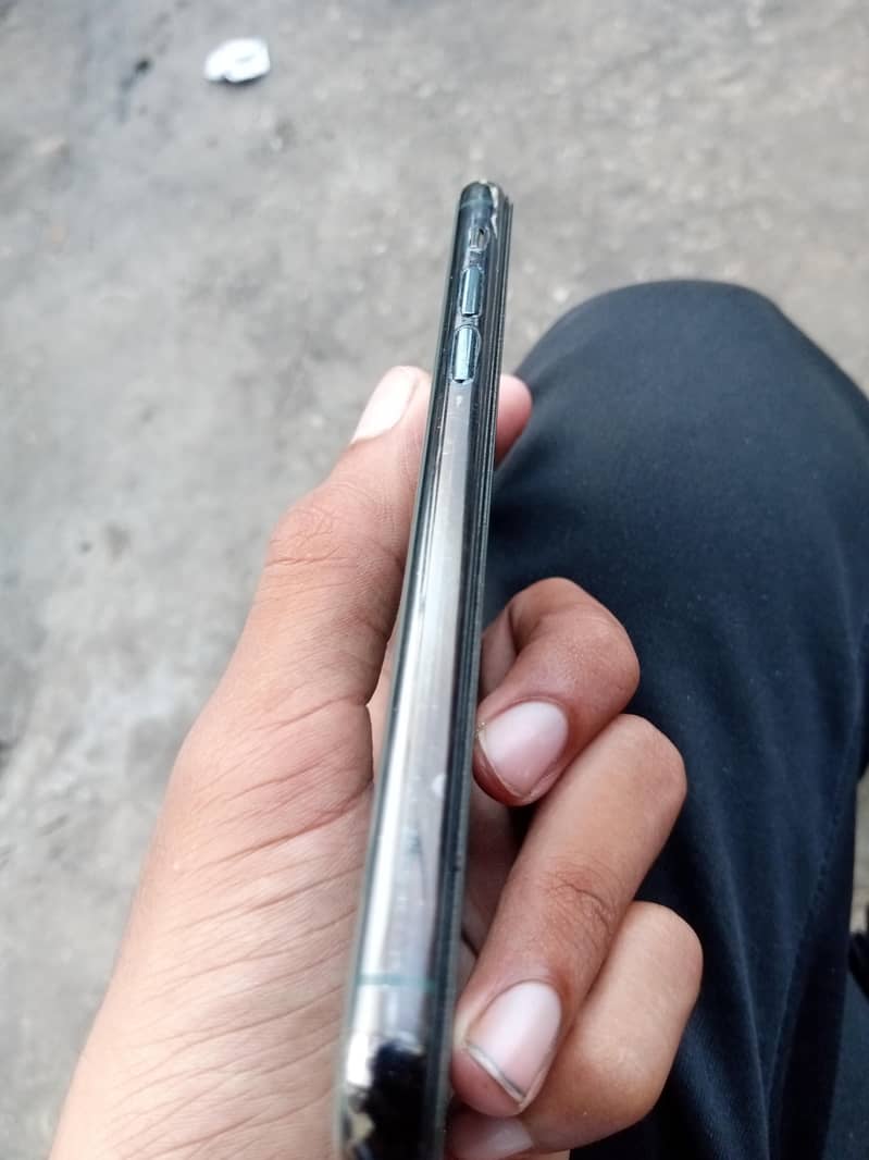 Apple iPhone 11 Pro 3