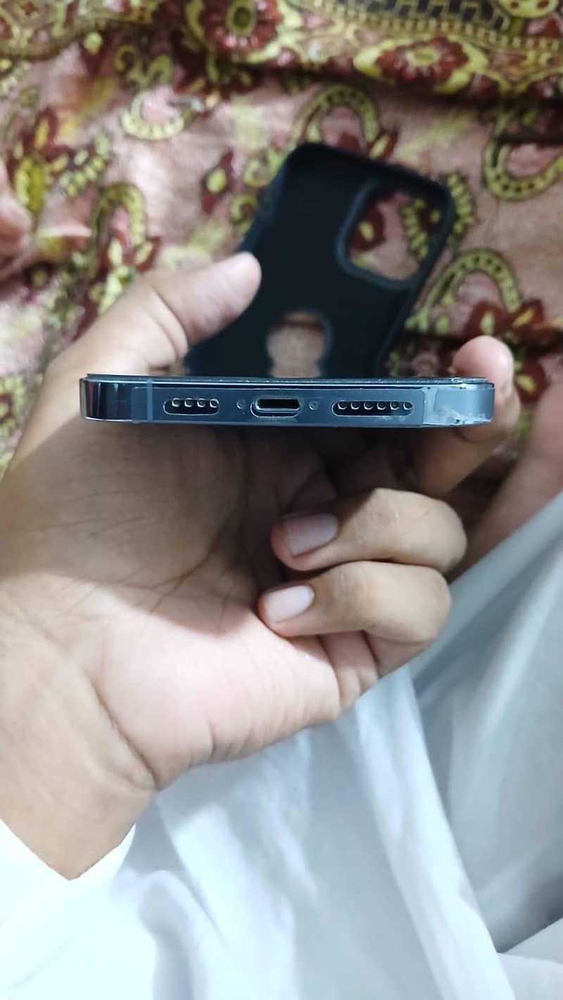 Apple iPhone 13 Pro Max 4
