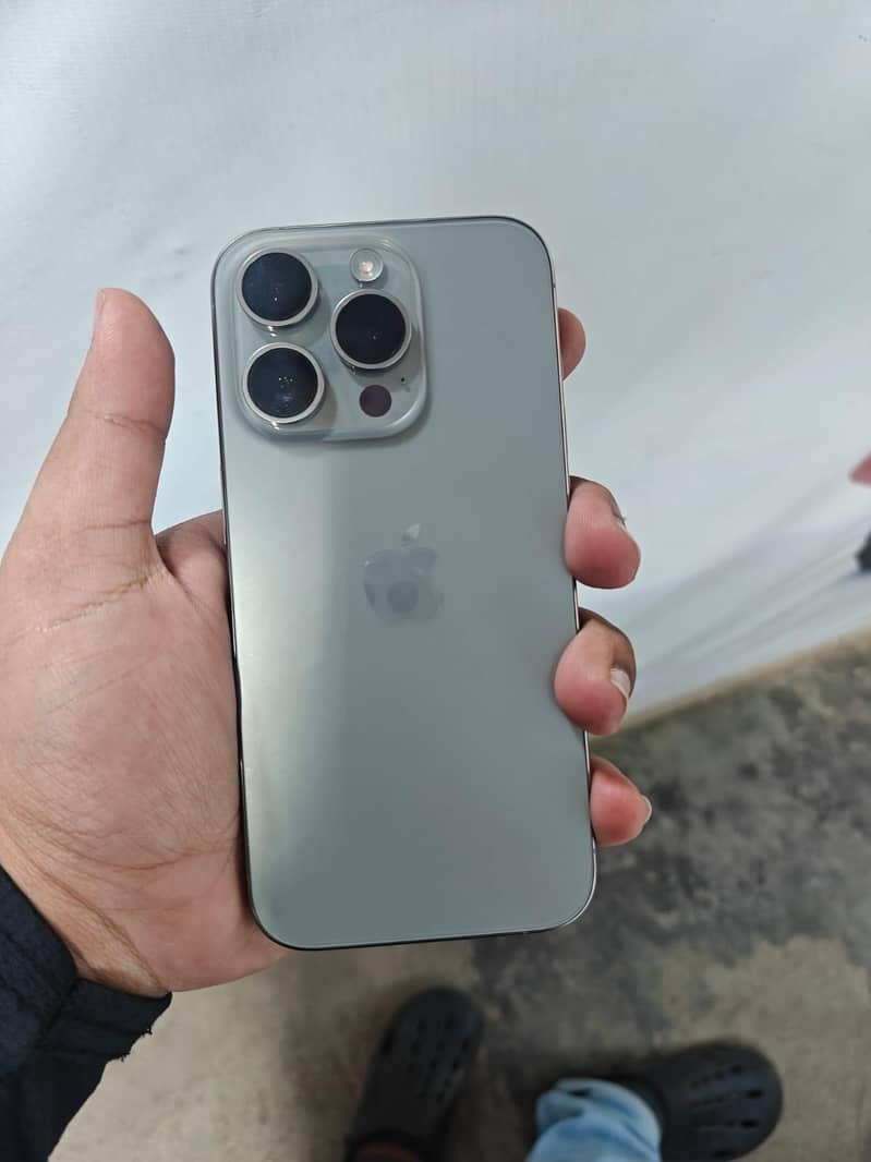 Apple iPhone 15 Pro 0