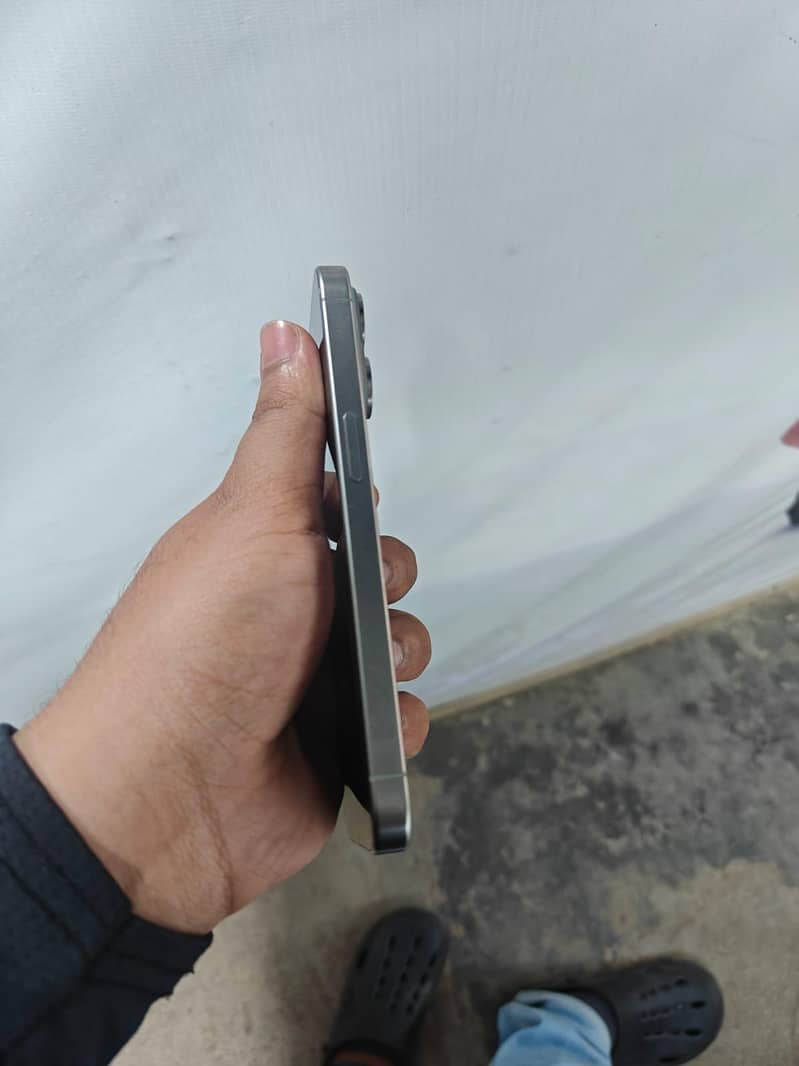 Apple iPhone 15 Pro 2
