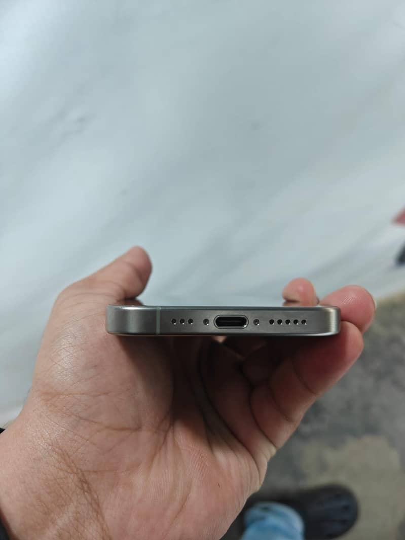 Apple iPhone 15 Pro 3