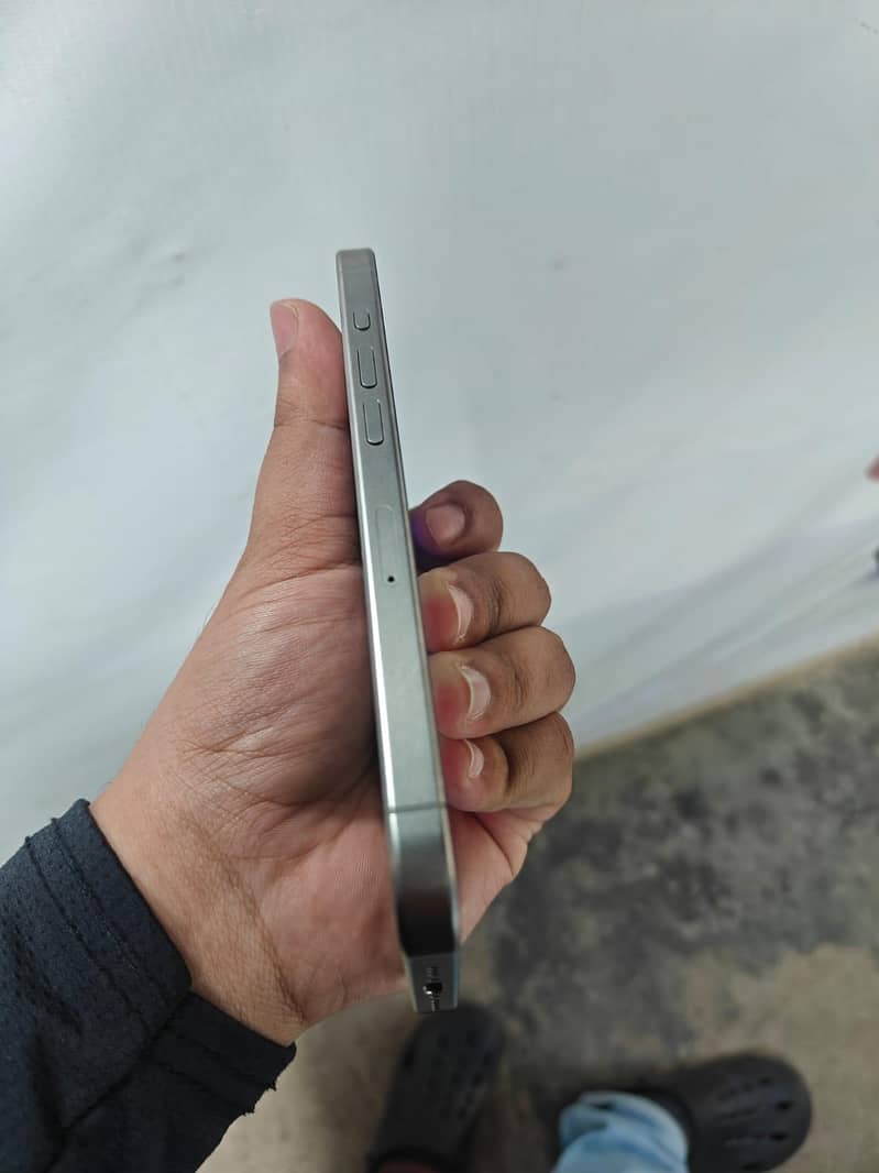 Apple iPhone 15 Pro 4