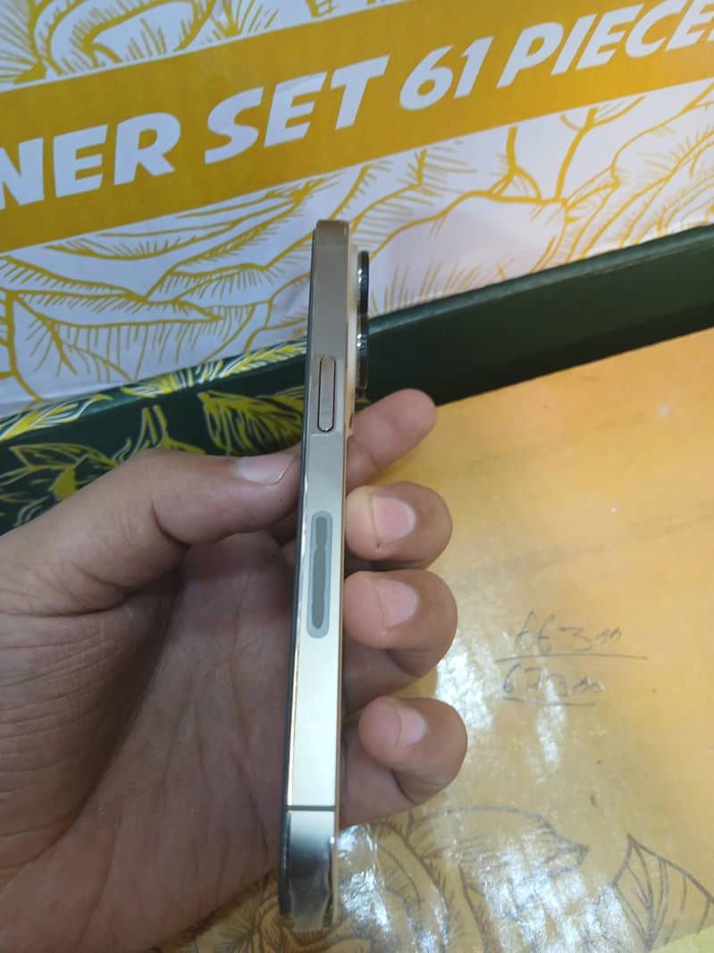 Apple iPhone 14 Pro 3