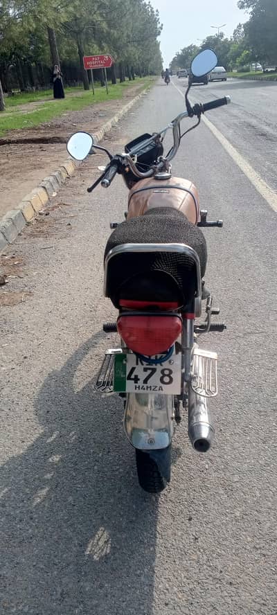 Honda CD 70 bike 12 model. 03205815012