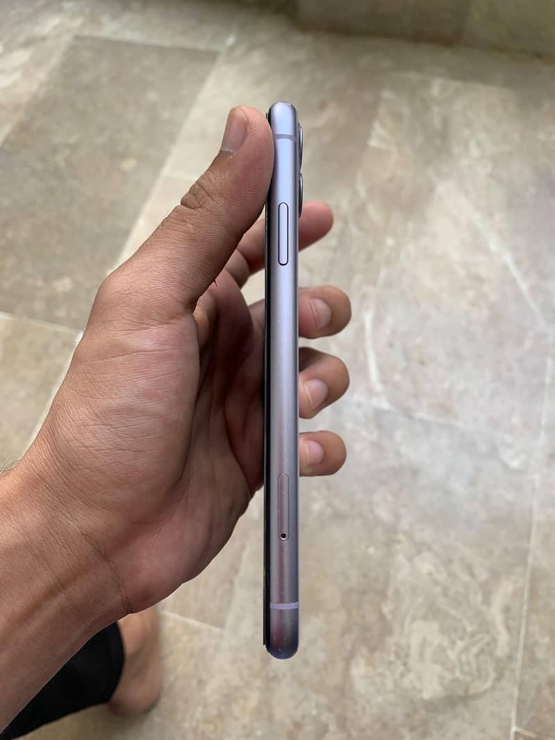 iPhone 11 3