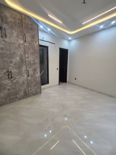 1 kanal Brand New commercial building for rent