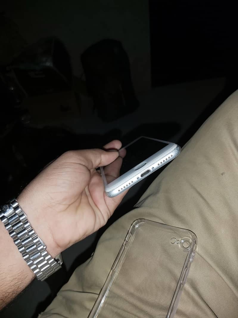 Apple iPhone 7 1
