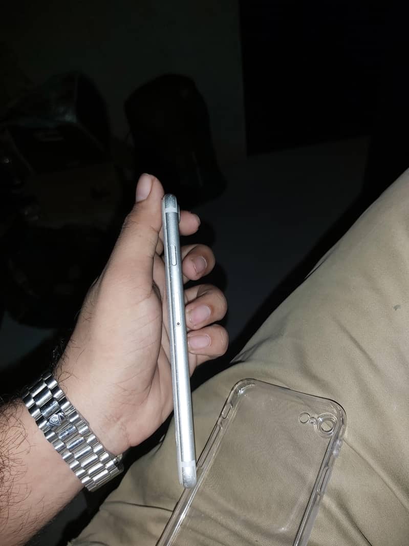 Apple iPhone 7 2
