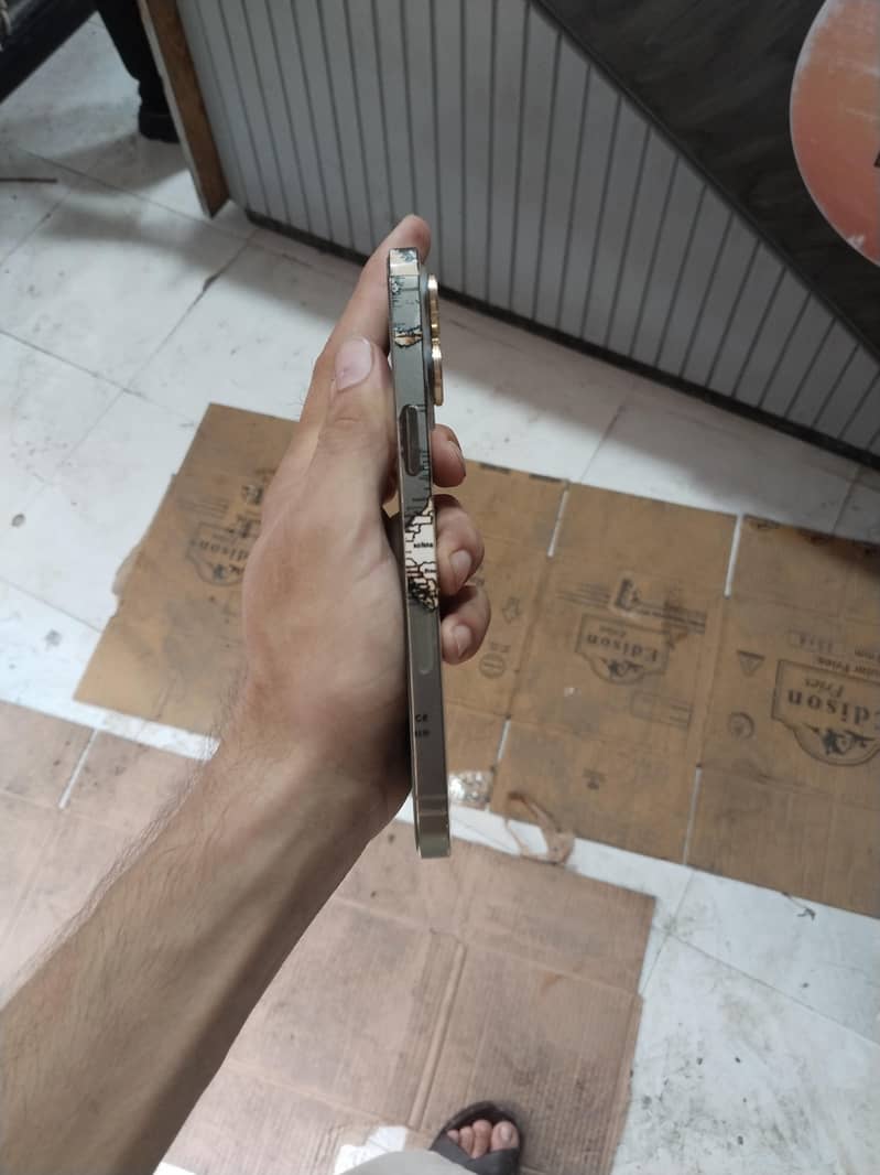 Apple iPhone 14 Pro Max 2