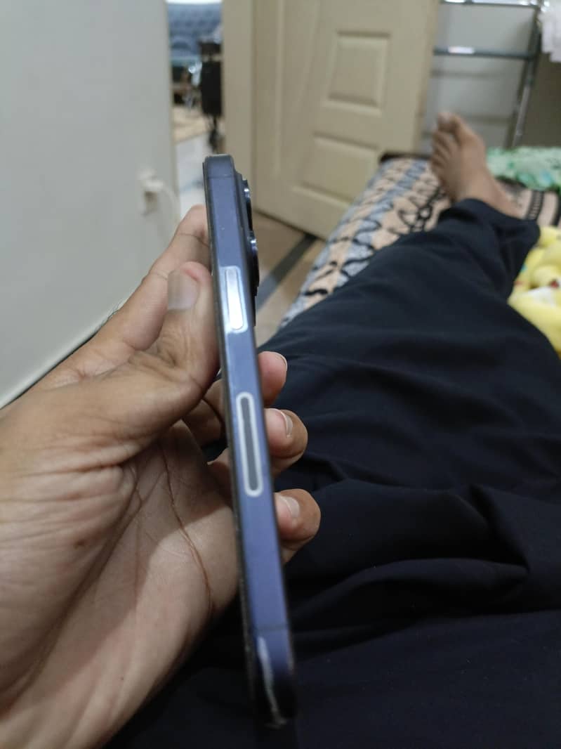 Apple iPhone 15 Pro 2
