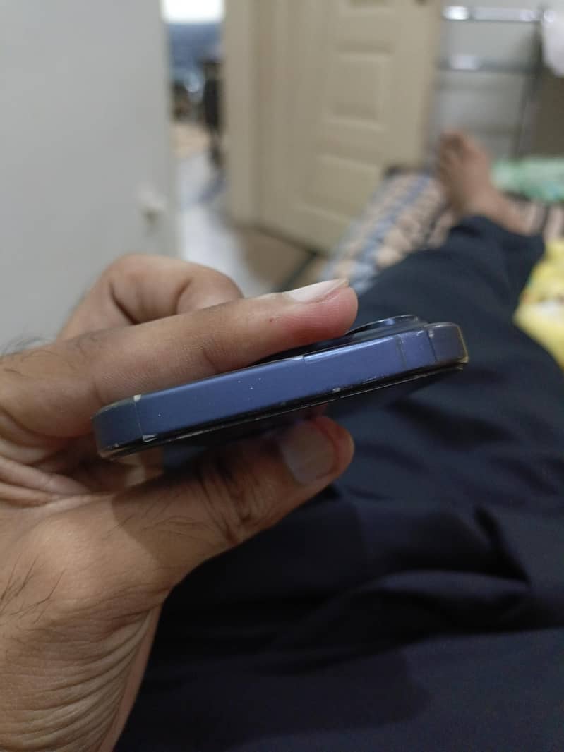 Apple iPhone 15 Pro 3