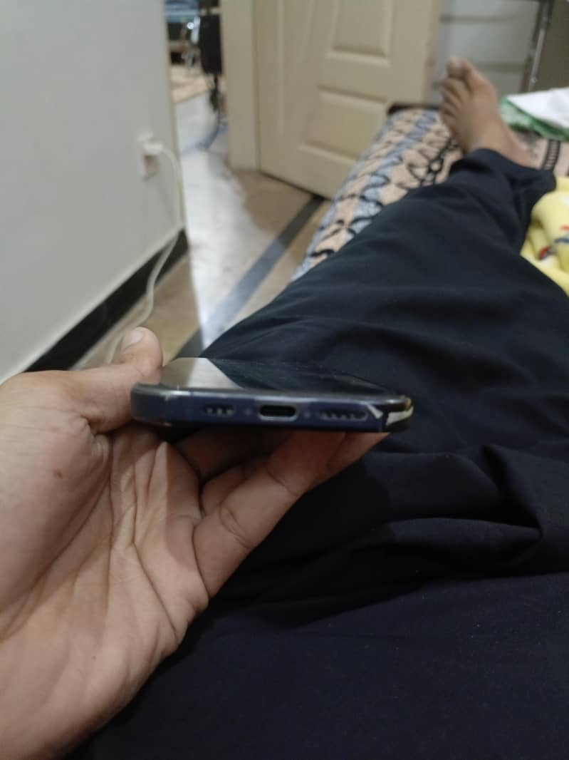 Apple iPhone 15 Pro 4
