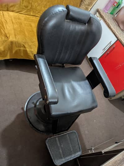 2 salon chair + 1 mirror + 1 salon frount counter + 1 sink +2 lights
