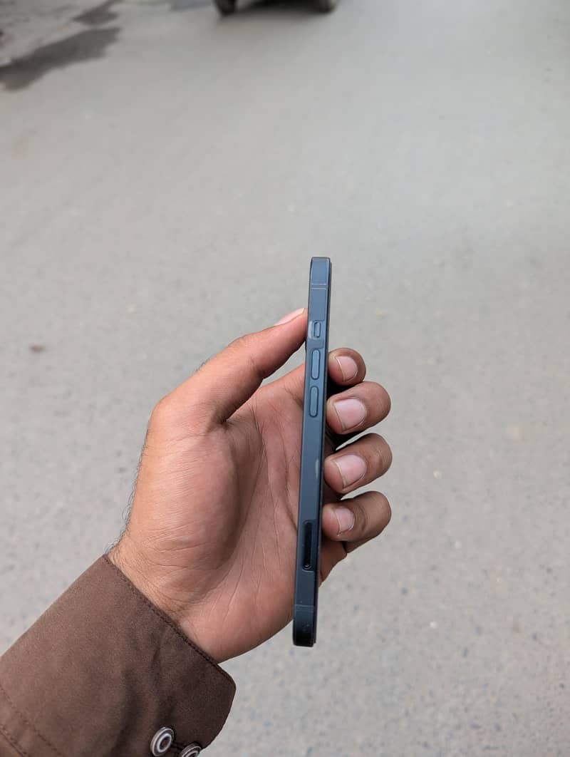 Apple iPhone 13 1