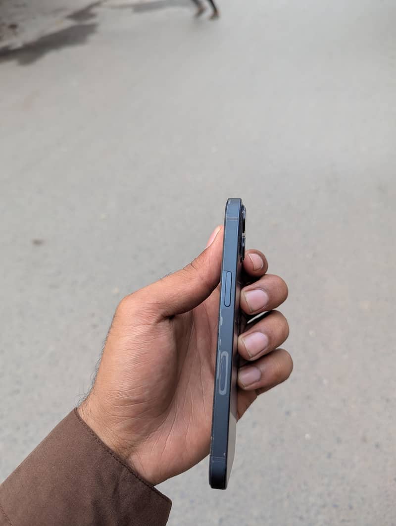 Apple iPhone 13 2