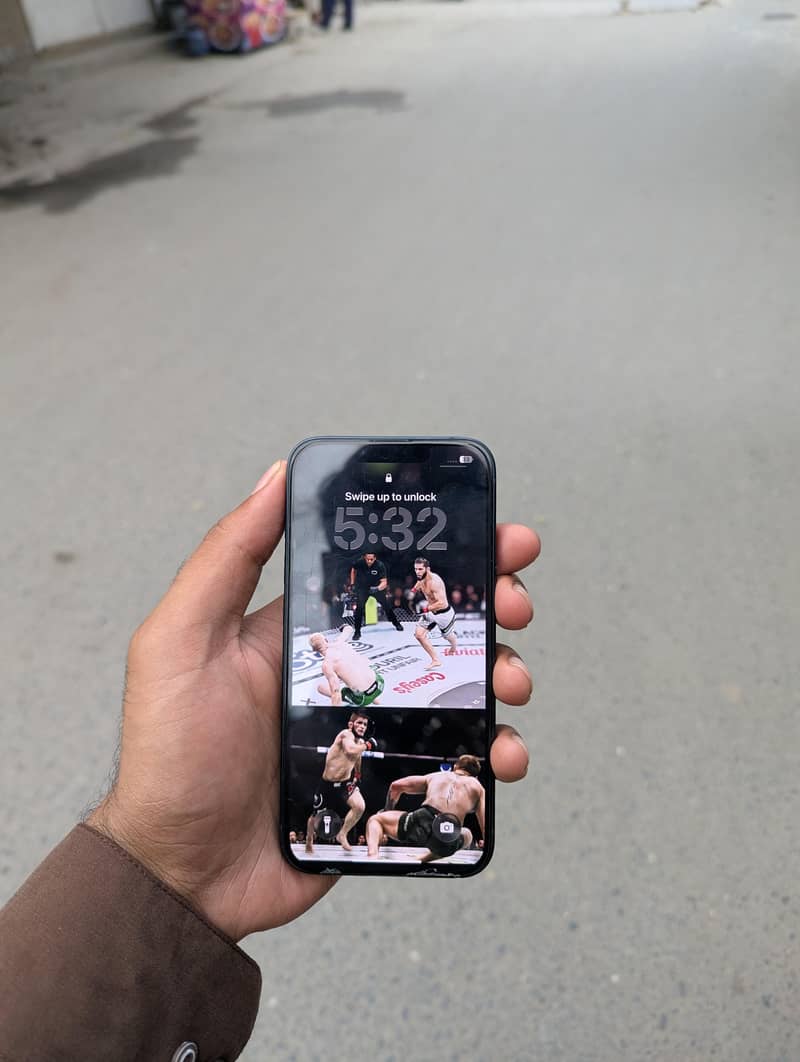 Apple iPhone 13 4
