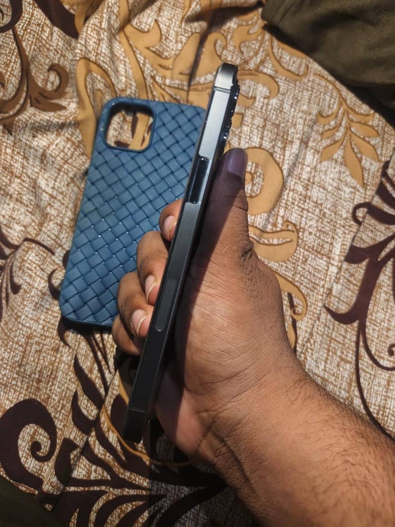 Apple iPhone 12 Pro Max 3