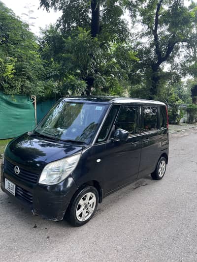 Nissan Roox 2011