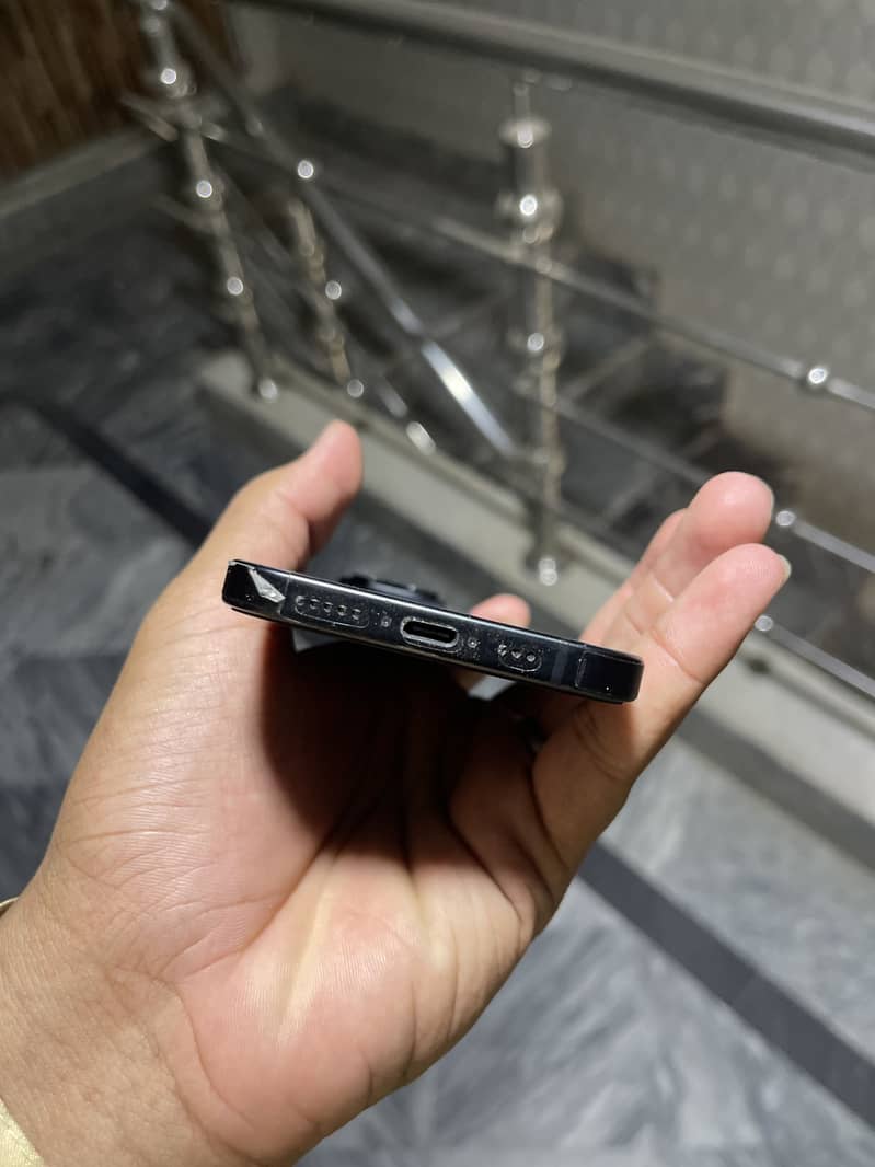 Apple iPhone 15 4