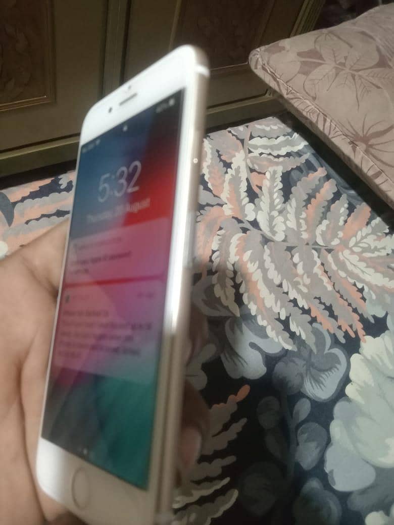 Apple iPhone 6S 4