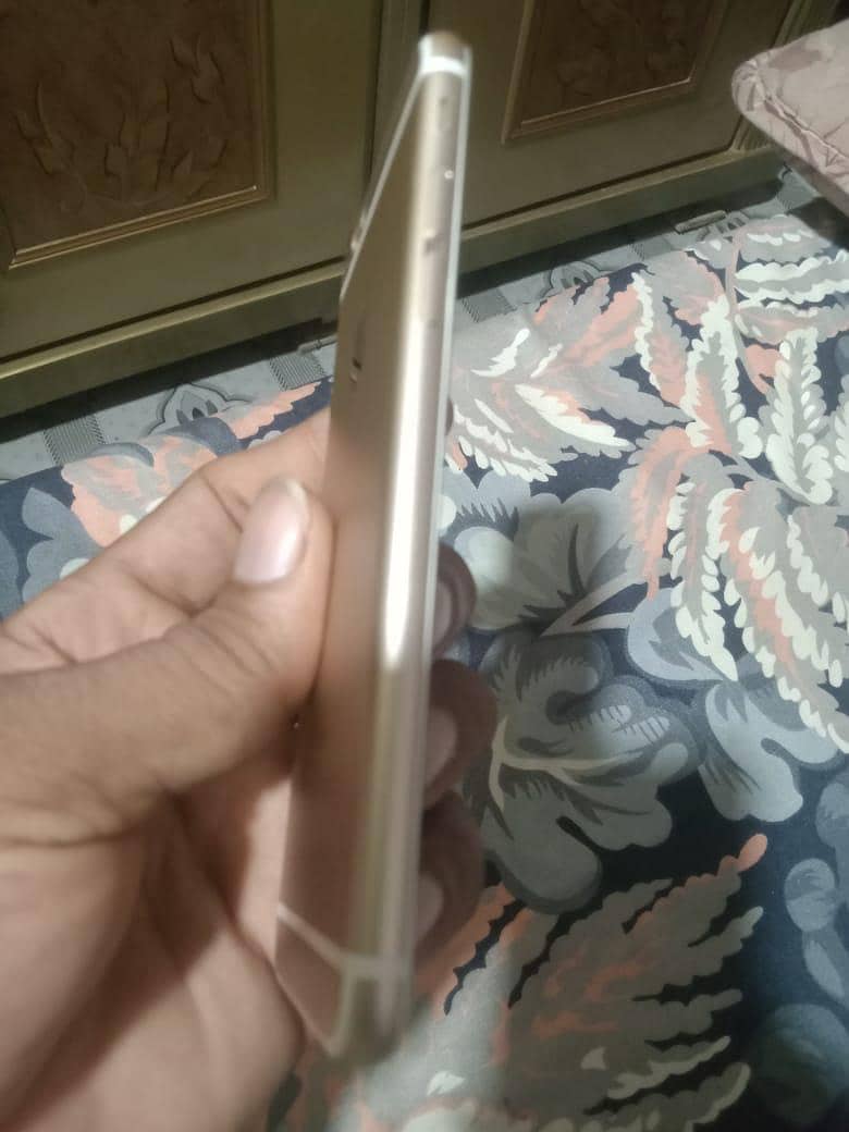 Apple iPhone 6S 5