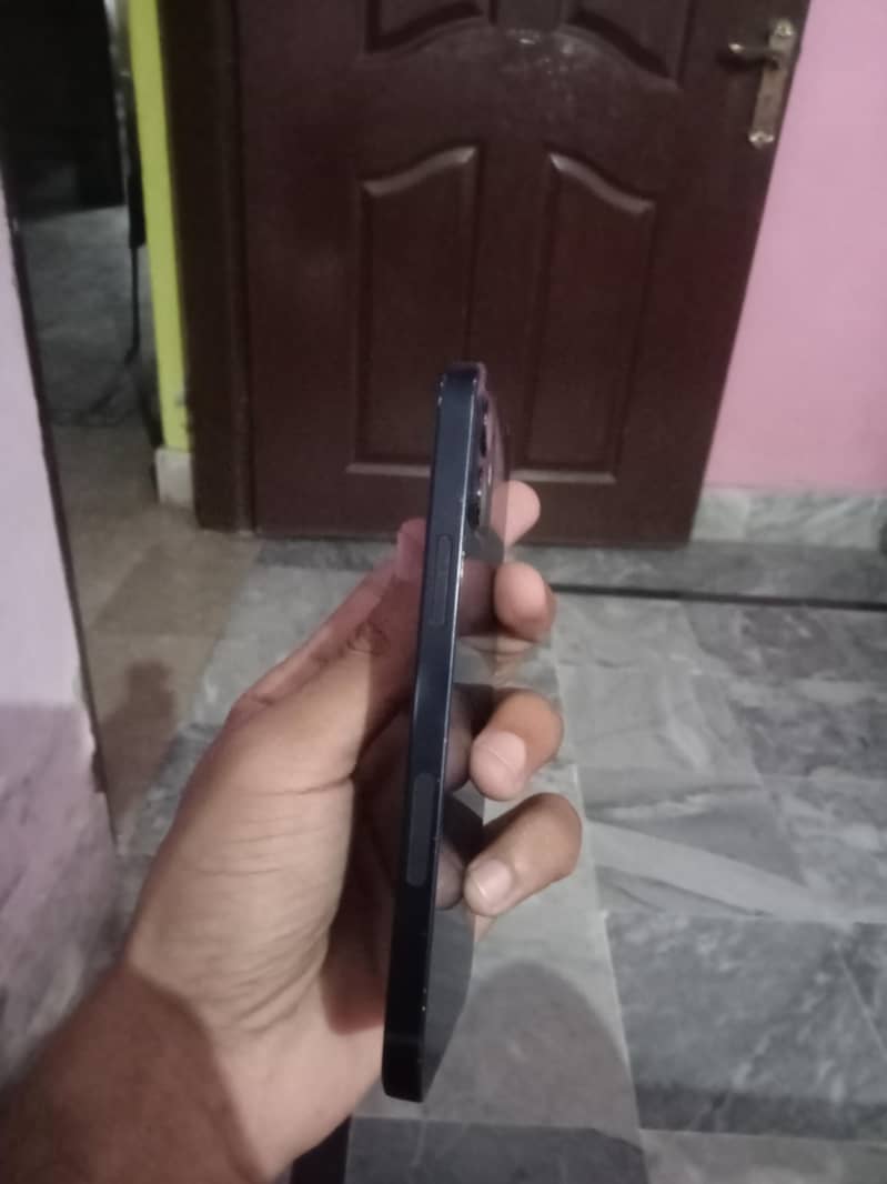 Apple iPhone 12 1